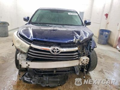 Piąte zdjęcie samochodu w środku: 2016 TOYOTA HIGHLANDER LE PLUS VIN:5TDBKRFH7GS288840 - miniatura