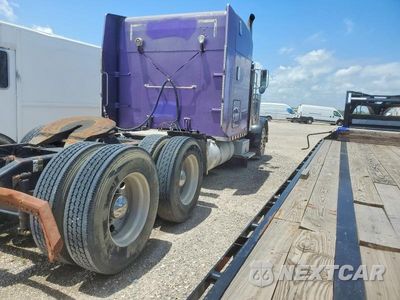 Czwarte zdjęcie samochodu z boku: 2004 PETERBILT 379 SEMI TRUCK VIN:1XP5DB9X34D811553 - miniatura