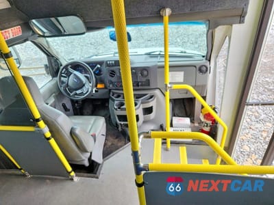 Zdjęcie 9 z 10 samochodu: 2022 FORD ECONOLINE E450 SUPER DUTY CUTAWAY VAN VIN:1FDFE4FNXNDC18111 - miniatura