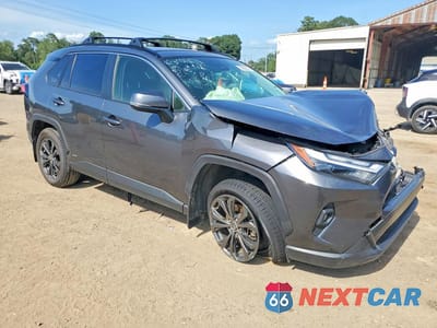 Czwarte zdjęcie samochodu z boku: 2023 TOYOTA RAV4 XLE PREMIUM VIN:JTMB6RFV7PD106348 - miniatura