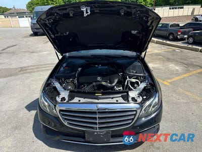 Piąte zdjęcie samochodu w środku: 2020 MERCEDES-BENZ E 350 4MATIC VIN:W1KZF8EB4LA759947 - miniatura