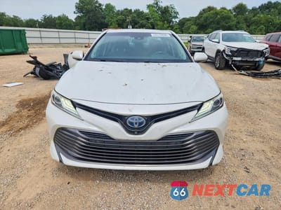 Piąte zdjęcie samochodu w środku: 2018 TOYOTA CAMRY HYBRID XLE VIN:4T1B21HK8JU003961 - miniatura
