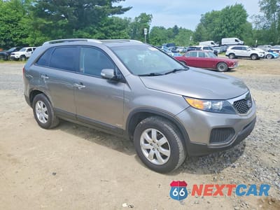 Czwarte zdjęcie samochodu z boku: 2013 KIA SORENTO LX VIN:5XYKTDA26DG349722 - miniatura