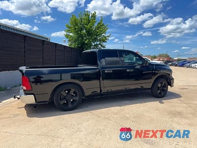 Czwarte zdjęcie samochodu z boku: 2020 RAM 1500 CLASSIC TRADESMAN VIN:1C6RR6FG1LS128137 - miniatura