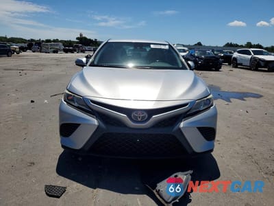 Piąte zdjęcie samochodu w środku: 2018 TOYOTA CAMRY SE VIN:4T1B11HKXJU029254 - miniatura