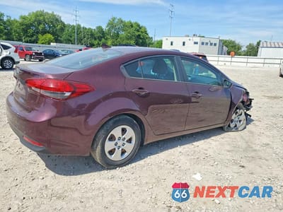 Trzecie zdjęcie samochodu z tyłu: 2018 KIA FORTE LX VIN:3KPFK4A7XJE258798 - miniatura
