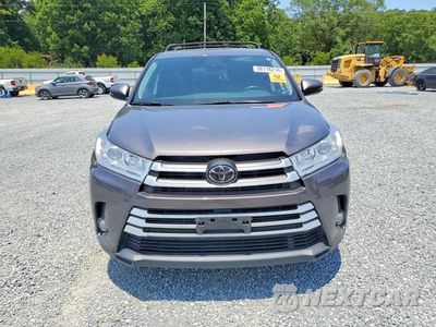 Piąte zdjęcie samochodu w środku: 2017 TOYOTA HIGHLANDER LE PLUS VIN:5TDBZRFH2HS378555 - miniatura