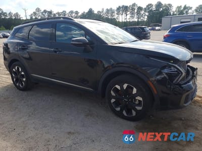 Czwarte zdjęcie samochodu z boku: 2023 KIA SPORTAGE X LINE VIN:5XYK6CAF1PG123483 - miniatura