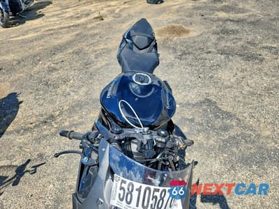 Piąte zdjęcie samochodu w środku: 2026 KAWASAKI ZX636 K VIN:JKBZXJK12TA016252 - miniatura