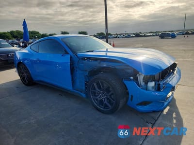Czwarte zdjęcie samochodu z boku: 2024 FORD MUSTANG VIN:1FA6P8TH0R5138794 - miniatura