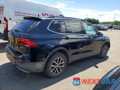 Trzecie zdjęcie samochodu z tyłu: 2019 VOLKSWAGEN TIGUAN SE VIN:3VV2B7AX8KM056356 - miniatura