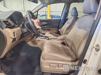 Zdjęcie 7 z 14 samochodu: 2020 HONDA PILOT TOURING VIN:5FNYF6H99LB037058 - miniatura