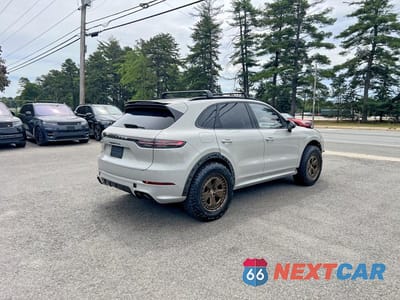 Czwarte zdjęcie samochodu z boku: 2021 PORSCHE CAYENNE TURBO VIN:WP1AF2AY1MDA36070 - miniatura