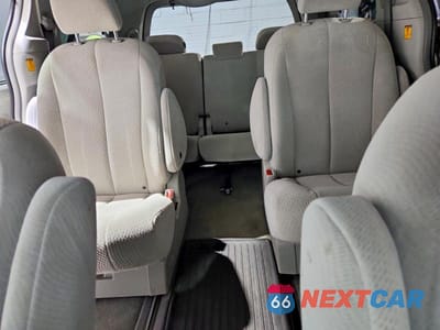 Zdjęcie 10 z 13 samochodu: 2011 TOYOTA SIENNA LE VIN:5TDJK3DC4BS025326 - miniatura