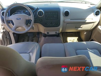 Zdjęcie 8 z 13 samochodu: 2006 FORD EXPEDITION XLT VIN:1FMFU16546LA05549 - miniatura