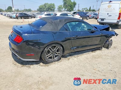 Trzecie zdjęcie samochodu z tyłu: 2019 FORD MUSTANG VIN:1FATP8UH8K5162428 - miniatura