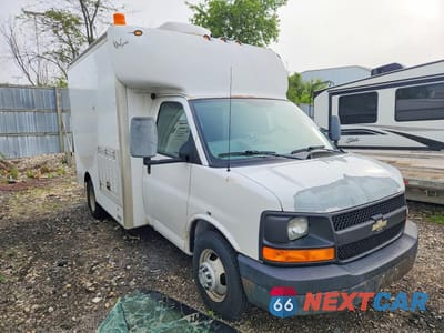 Czwarte zdjęcie samochodu z boku: 2006 CHEVROLET EXPRESS DELIVERY TRUCK VIN:1GBJG31U961219663 - miniatura