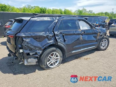 Trzecie zdjęcie samochodu z tyłu: 2025 FORD EXPLORER ACTIVE VIN:1FMUK7DH3SGA00181 - miniatura