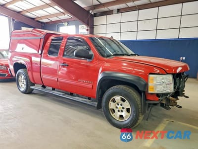 Czwarte zdjęcie samochodu z boku: 2010 CHEVROLET SILVERADO K1500 LT VIN:1GCSKSE39AZ170503 - miniatura
