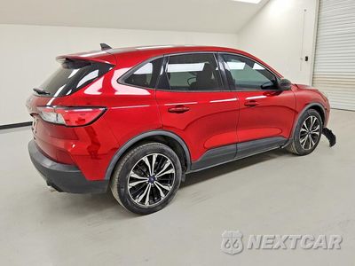Trzecie zdjęcie samochodu z tyłu: 2021 FORD ESCAPE SE VIN:1FMCU0G62MUA17758 - miniatura