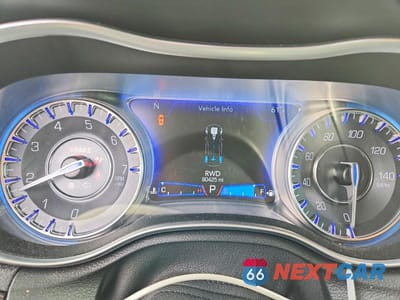 Zdjęcie 9 z 12 samochodu: 2021 CHRYSLER 300 TOURING VIN:2C3CCARG7MH516422 - miniatura