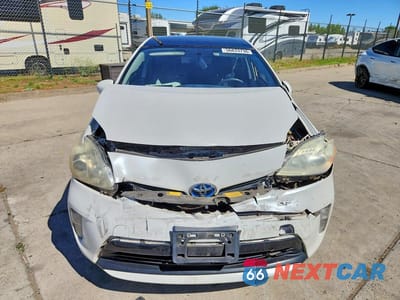 Piąte zdjęcie samochodu w środku: 2013 TOYOTA PRIUS THREE VIN:JTDKN3DU3D5549175 - miniatura