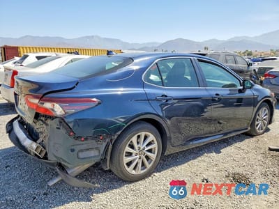 Trzecie zdjęcie samochodu z tyłu: 2021 TOYOTA CAMRY LE VIN:4T1C11AKXMU576141 - miniatura