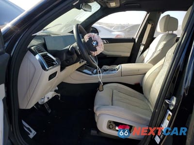 Zdjęcie 7 z 14 samochodu: 2026 BMW X5 M60I VIN:5UX33EU07T9170107 - miniatura