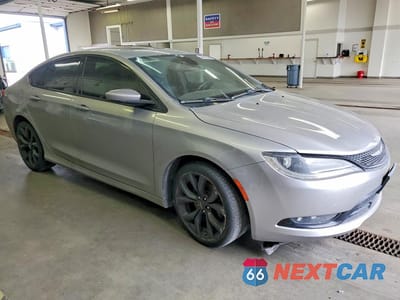 Czwarte zdjęcie samochodu z boku: 2015 CHRYSLER 200 S VIN:1C3CCCBBXFN529296 - miniatura