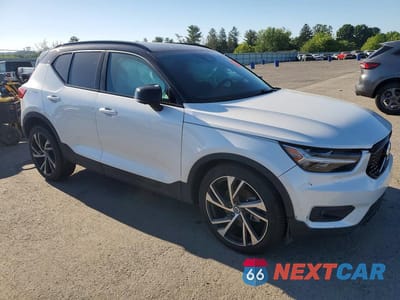 Czwarte zdjęcie samochodu z boku: 2021 VOLVO XC40 T5 R-DESIGN VIN:YV4162UM5M2612682 - miniatura