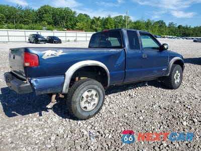 Trzecie zdjęcie samochodu z tyłu: 2003 CHEVROLET S TRUCK S10 VIN:1GCCT19XX38279246 - miniatura