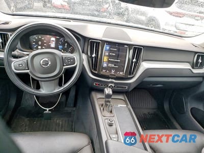 Zdjęcie 8 z 14 samochodu: 2018 VOLVO XC60 T5 VIN:LYV102RK0JB082658 - miniatura