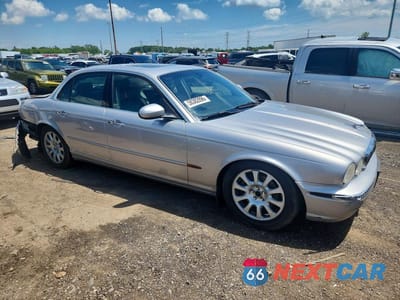 Czwarte zdjęcie samochodu z boku: 2004 JAGUAR XJ8 VIN:SAJEA71C94SG06738 - miniatura
