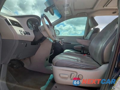 Zdjęcie 7 z 12 samochodu: 2011 TOYOTA SIENNA LIMITED 7-PASSENGER VIN:5TDYK3DC5BS110710 - miniatura