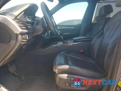 Zdjęcie 7 z 13 samochodu: 2015 BMW X5 XDRIVE50I VIN:5UXKR6C51F0J75373 - miniatura