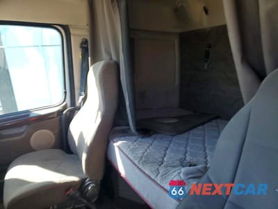 Zdjęcie 6 z 10 samochodu: 2017 VOLVO VNL SEMI TRUCK VIN:4V4N99EH8HN977291 - miniatura