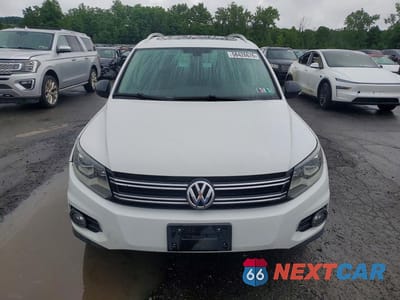 Piąte zdjęcie samochodu w środku: 2017 VOLKSWAGEN TIGUAN SPORT VIN:WVGUV7AX9HK020427 - miniatura