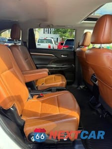 Piąte zdjęcie samochodu w środku: 2019 TOYOTA HIGHLANDER LIMITED VIN:5TDDZRFH5KS996078 - miniatura