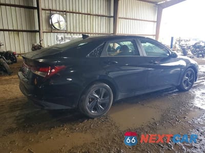 Trzecie zdjęcie samochodu z tyłu: 2023 HYUNDAI ELANTRA SEL VIN:5NPLM4AG7PH089485 - miniatura