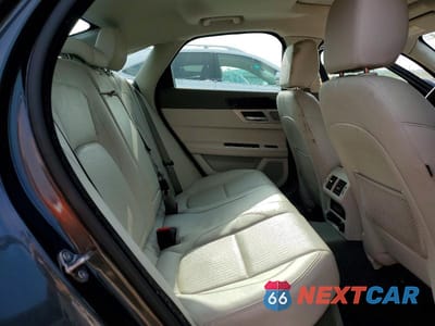 Zdjęcie 10 z 13 samochodu: 2018 JAGUAR XF PRESTIGE VIN:SAJBK4EV4JCY55767 - miniatura