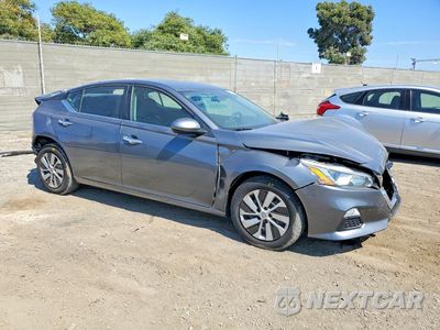 Czwarte zdjęcie samochodu z boku: 2019 NISSAN ALTIMA S VIN:1N4BL4BV5KC120903 - miniatura