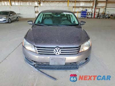 Piąte zdjęcie samochodu w środku: 2012 VOLKSWAGEN PASSAT SE VIN:1VWBP7A31CC043493 - miniatura