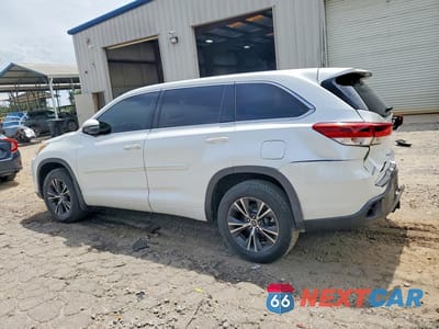 Drugie zdjęcie samochodu z przodu: 2018 TOYOTA HIGHLANDER LE VIN:5TDBZRFH9JS834119 - miniatura