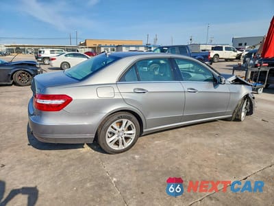 Trzecie zdjęcie samochodu z tyłu: 2011 MERCEDES-BENZ E 350 VIN:WDDHF5GB6BA368076 - miniatura