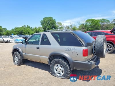 Drugie zdjęcie samochodu z przodu: 1999 CHEVROLET BLAZER VIN:1GNCT18W9XK146616 - miniatura