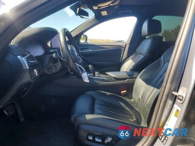 Zdjęcie 7 z 12 samochodu: 2021 BMW M550XI VIN:WBA13BK0XMCG13736 - miniatura