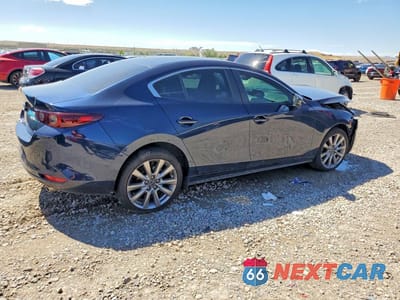 Trzecie zdjęcie samochodu z tyłu: 2022 MAZDA 3 PREFERRED VIN:3MZBPACL8NM305117 - miniatura