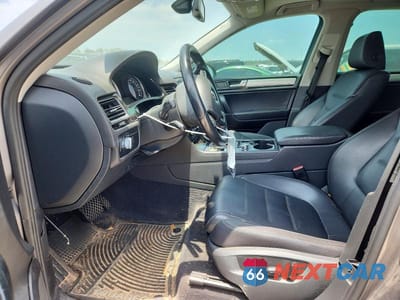 Zdjęcie 7 z 13 samochodu: 2011 VOLKSWAGEN TOUAREG V6 VIN:WVGFF9BP3BD001237 - miniatura