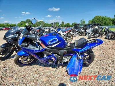 Trzecie zdjęcie samochodu z tyłu: 2004 YAMAHA YZF-R6L VIN:JYARJ06E44A017239 - miniatura