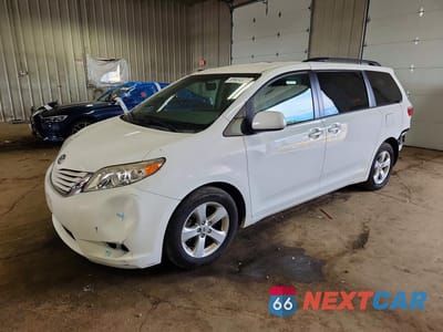 2017 TOYOTA SIENNA LE 5TDKZ3DC5HS802993 - główne zdjęcie licytacji z USA - miniatura